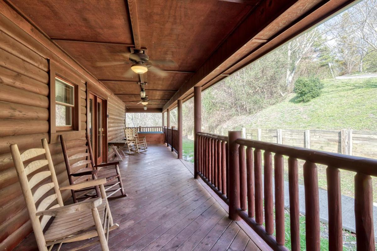 Cherokee Lodge Sevierville Bagian luar foto
